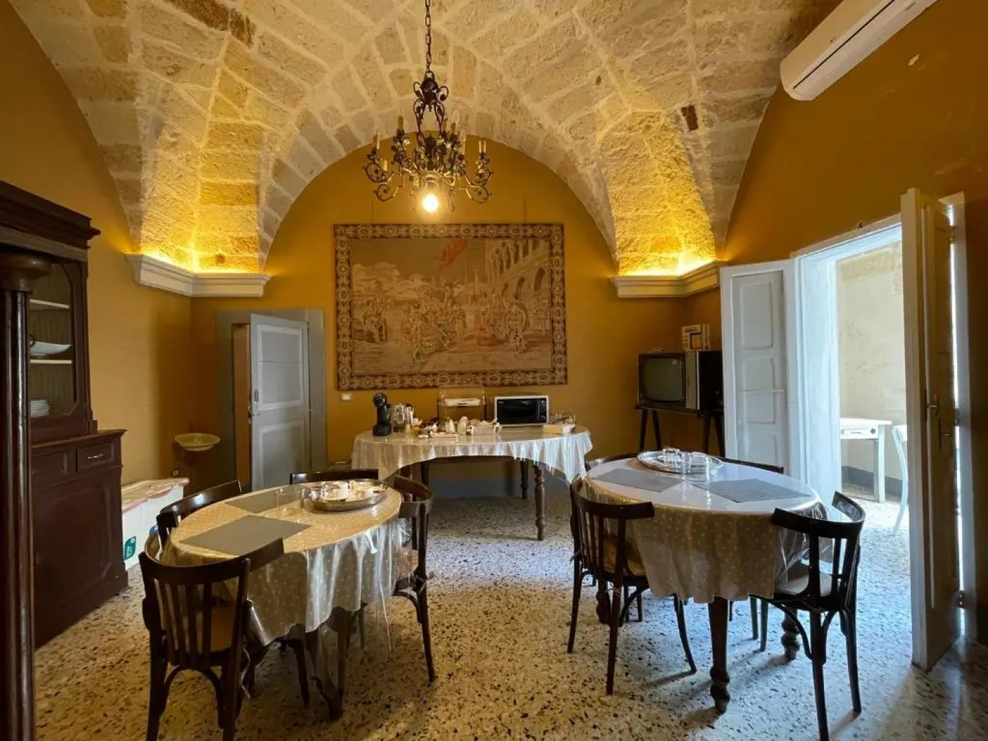 Palazzo de Carlo e il parco dei 7 pozzi