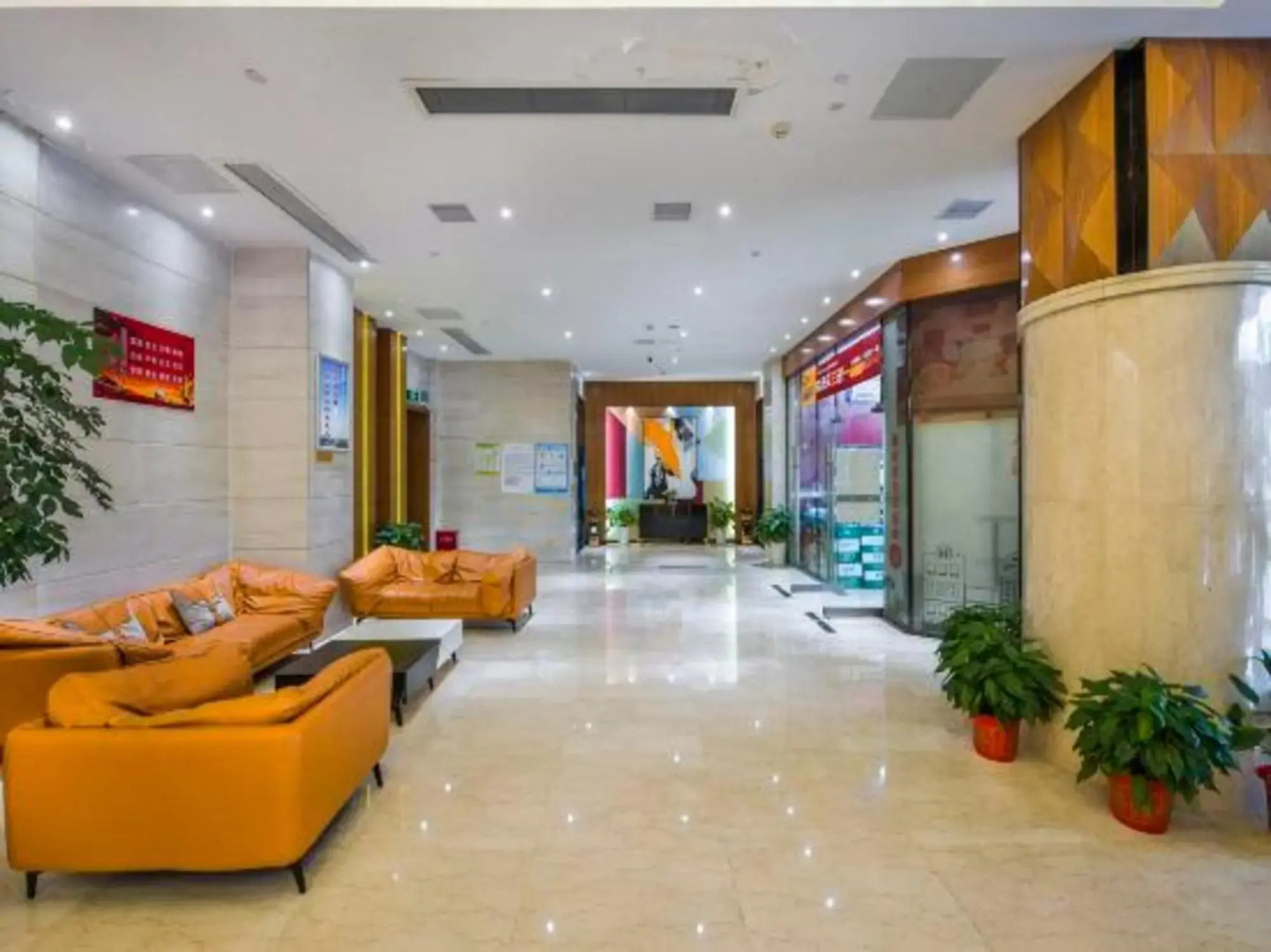 Jinfeng Hotel (Louxing Square Spring Garden Pedestrian Street Store)