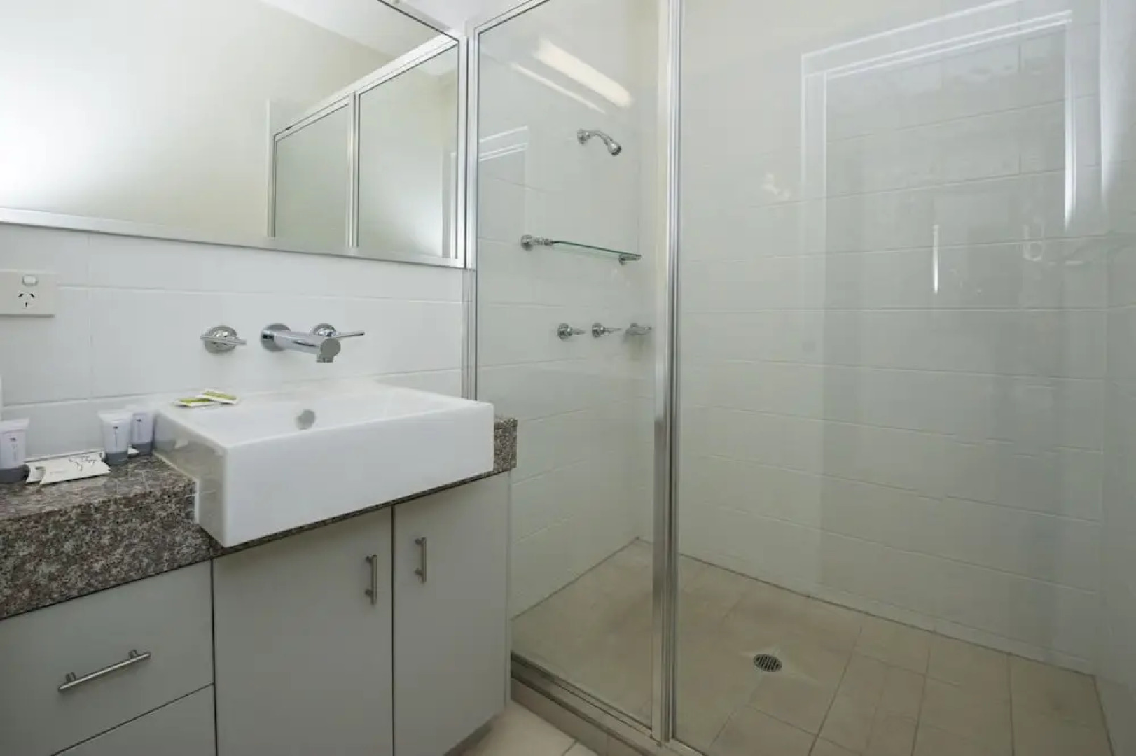 Beachside Magnetic Harbour Holiday Apartments