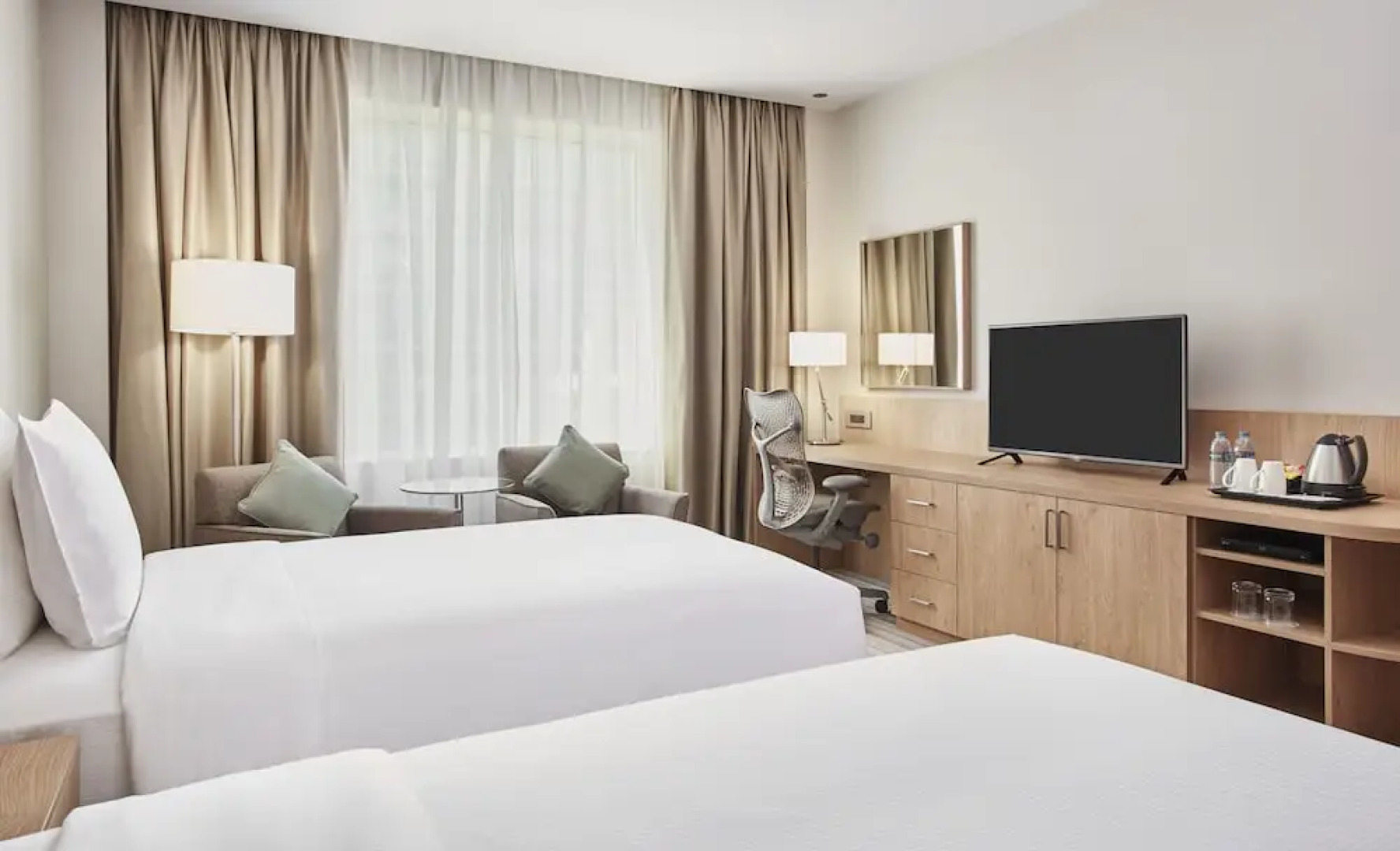 Hilton Garden Inn Dubai, Mall Avenue