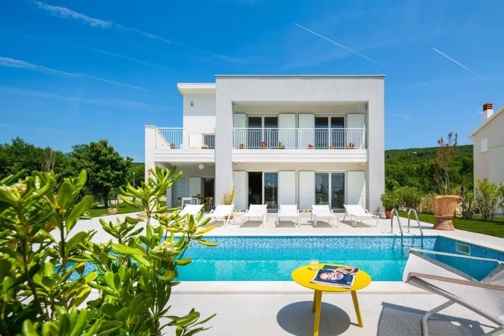 Villa White Pebble II