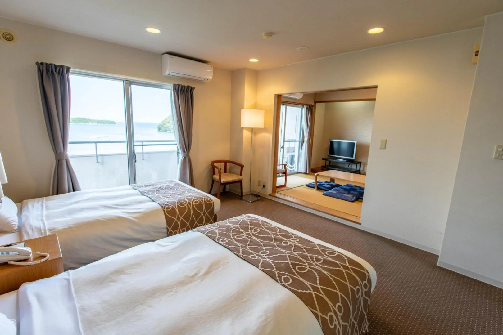 Wisterian Life Club Toba