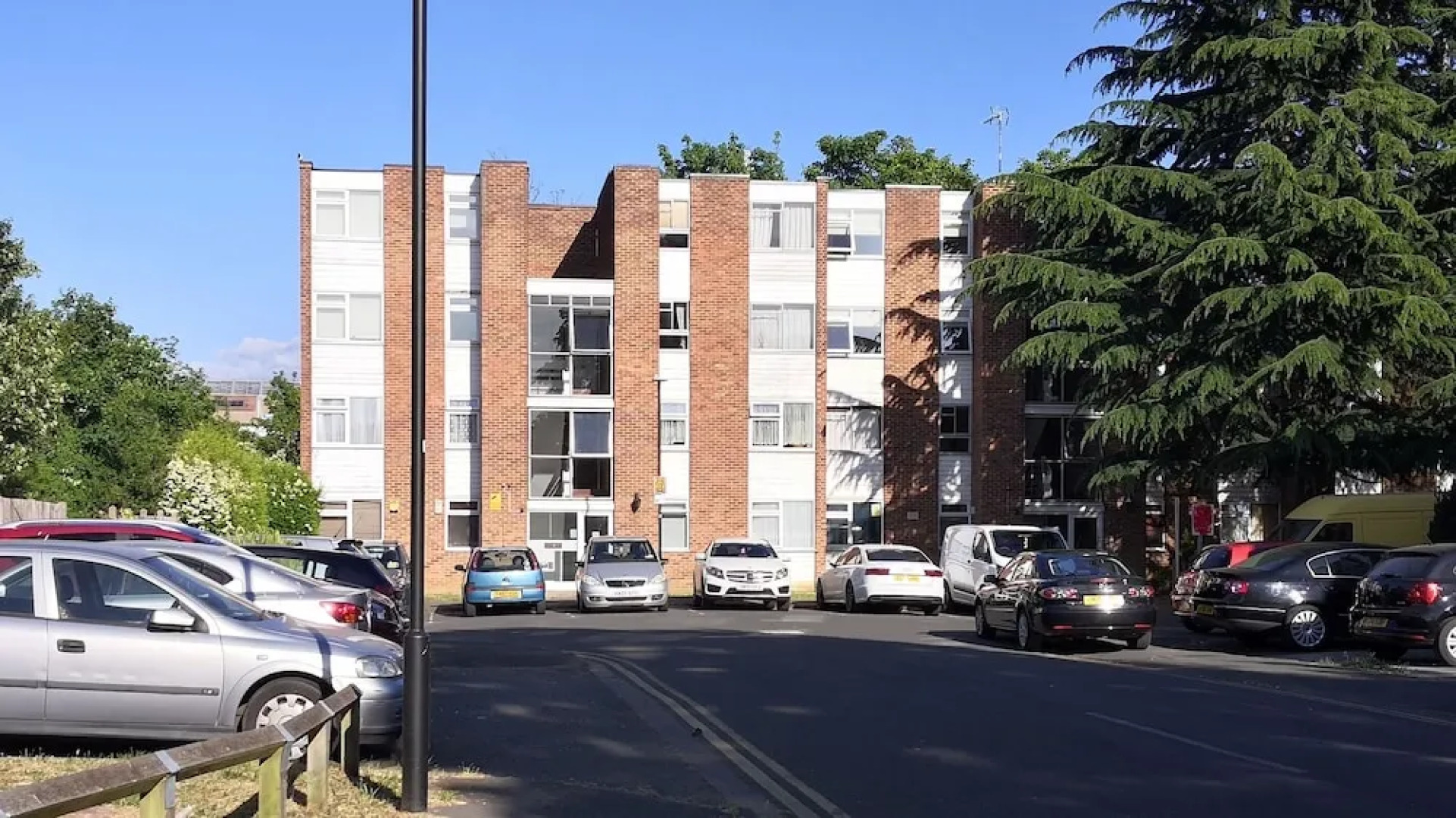 Gatewick Duplex Serviced Apartment