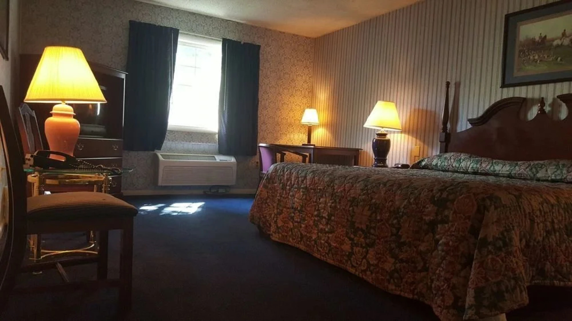 Hotel Carlisle & Embers Convention Center