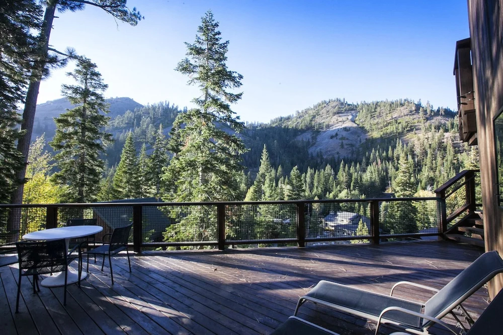 European-style Trapper Mc Nutt Private Home 5 Bedrooms 4 Bathrooms Hom
