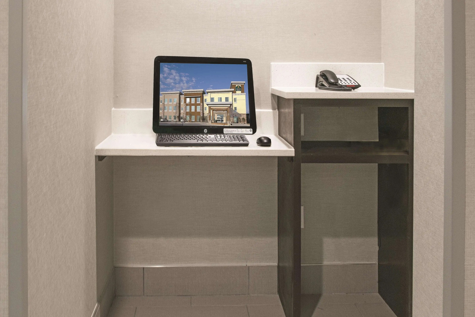 La Quinta Inn & Suites by Wyndham Fort Worth West - I-30