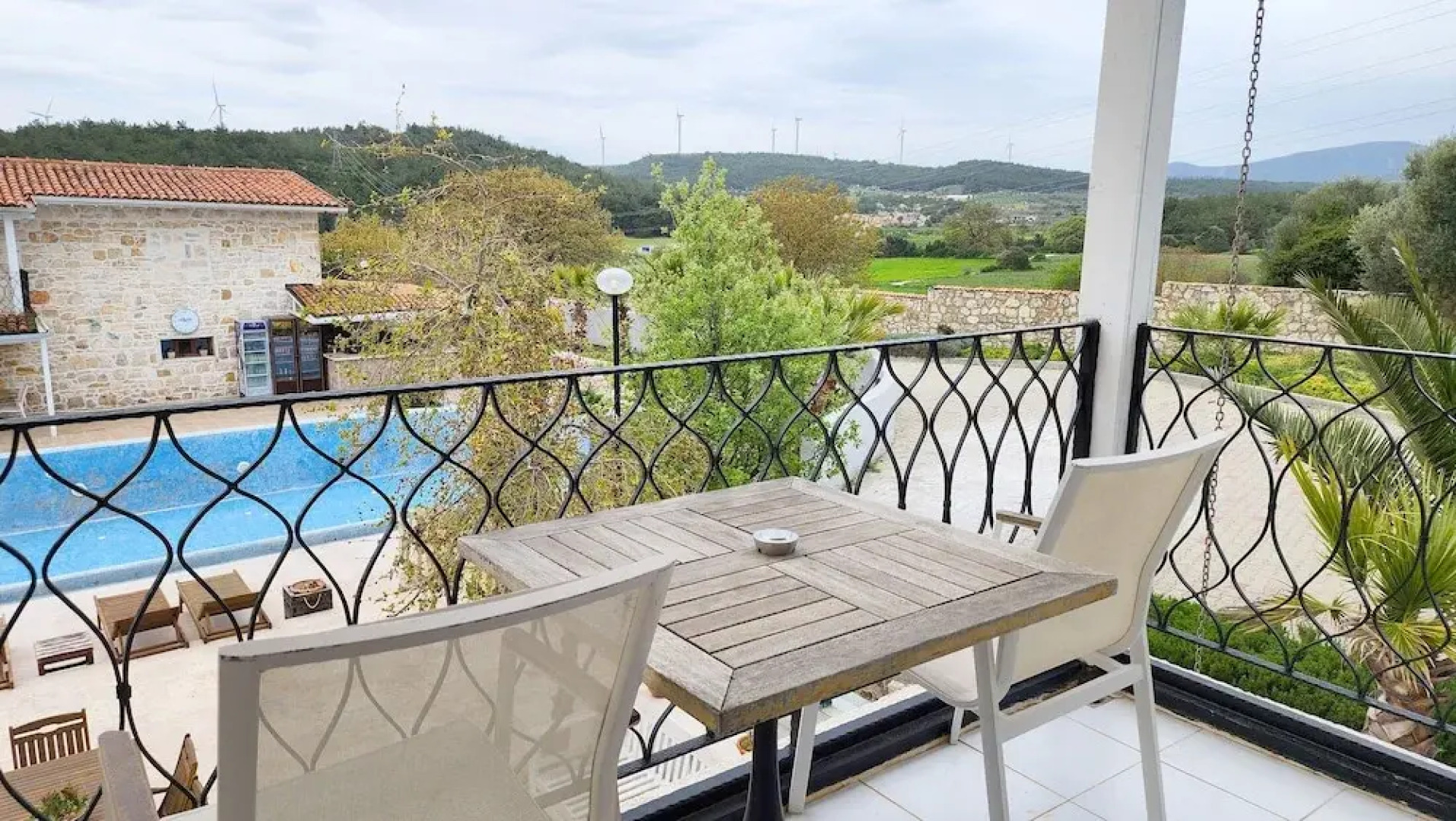 Otel Naturla Göl Evi