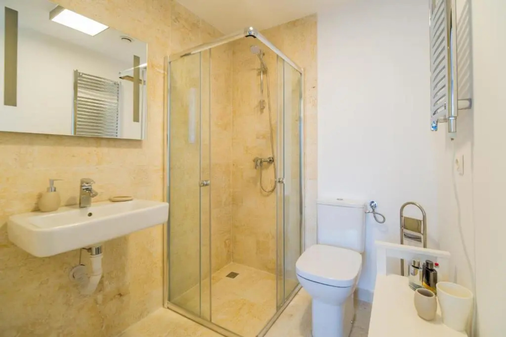 Charming 2-Bedroom, Silver Mountain, A Building