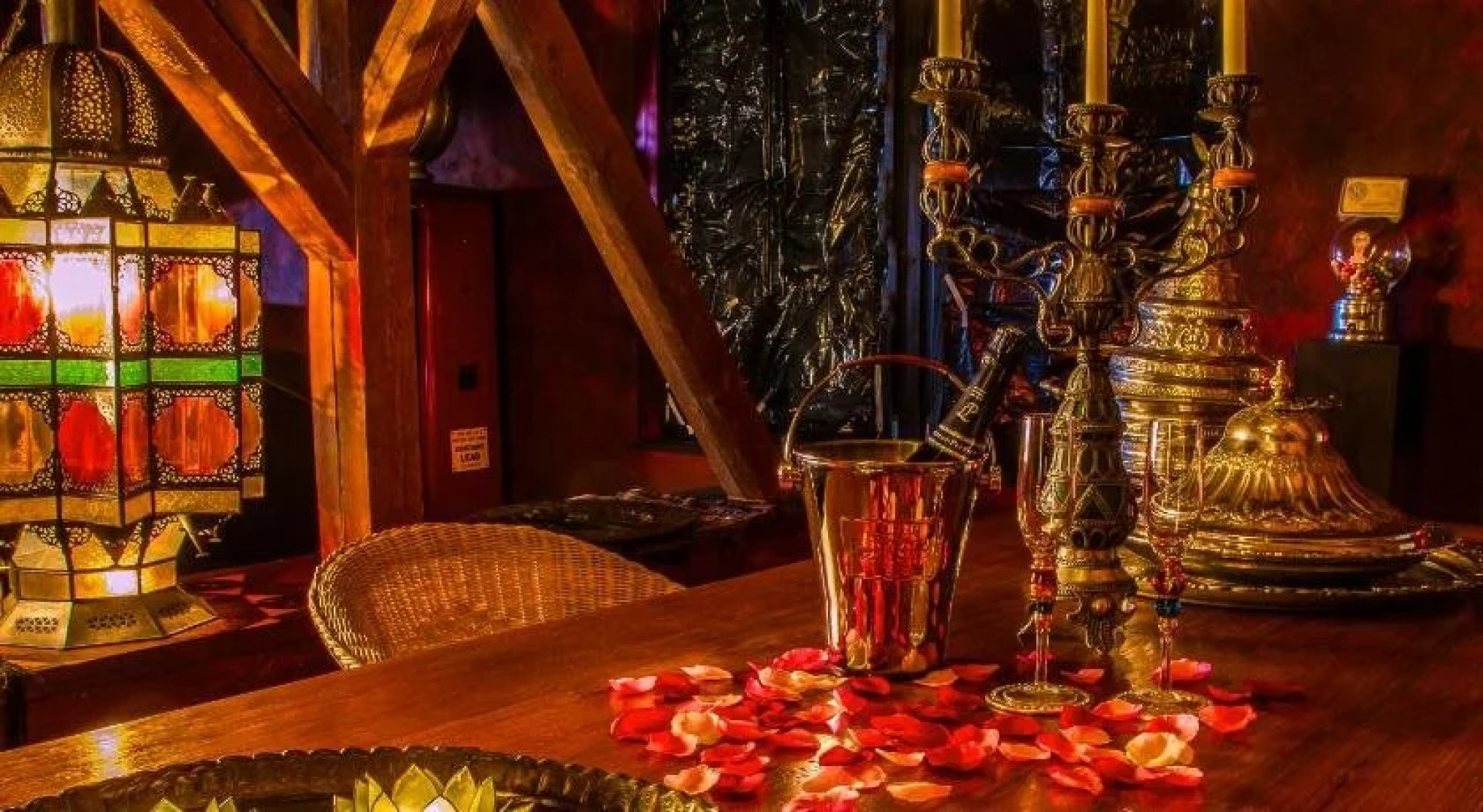 Bijou Hotel / Love and Romance