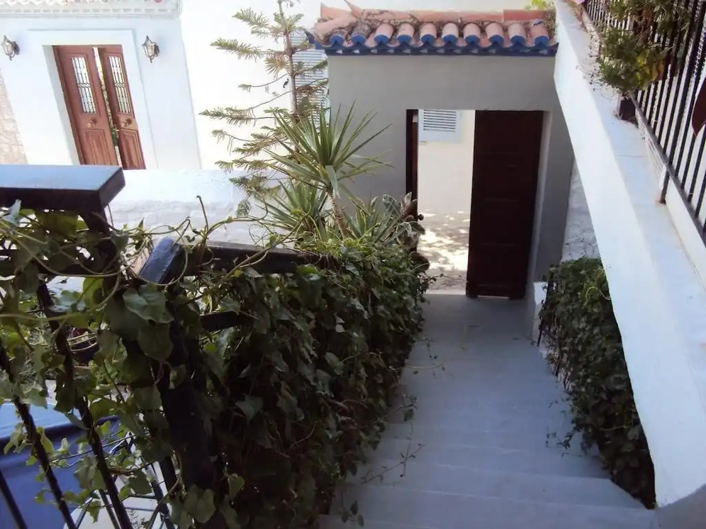 Douskos Uptown Living