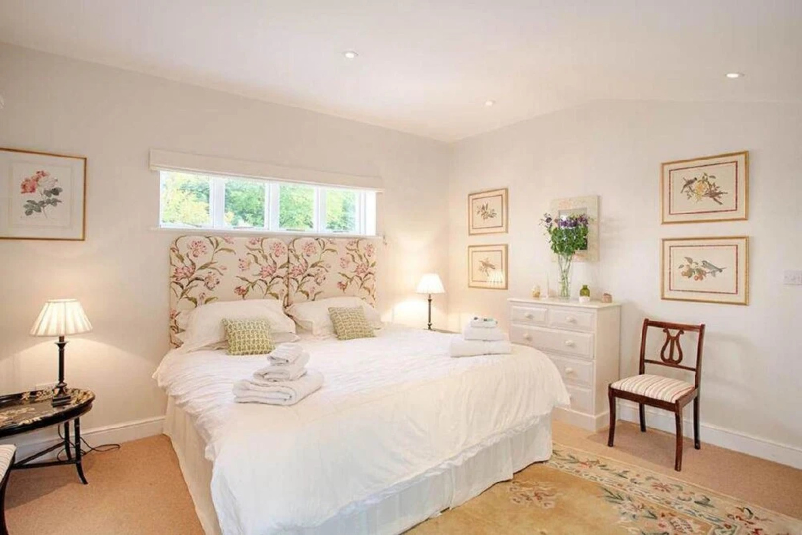 Secluded country house gem with swimming pool & tennis court