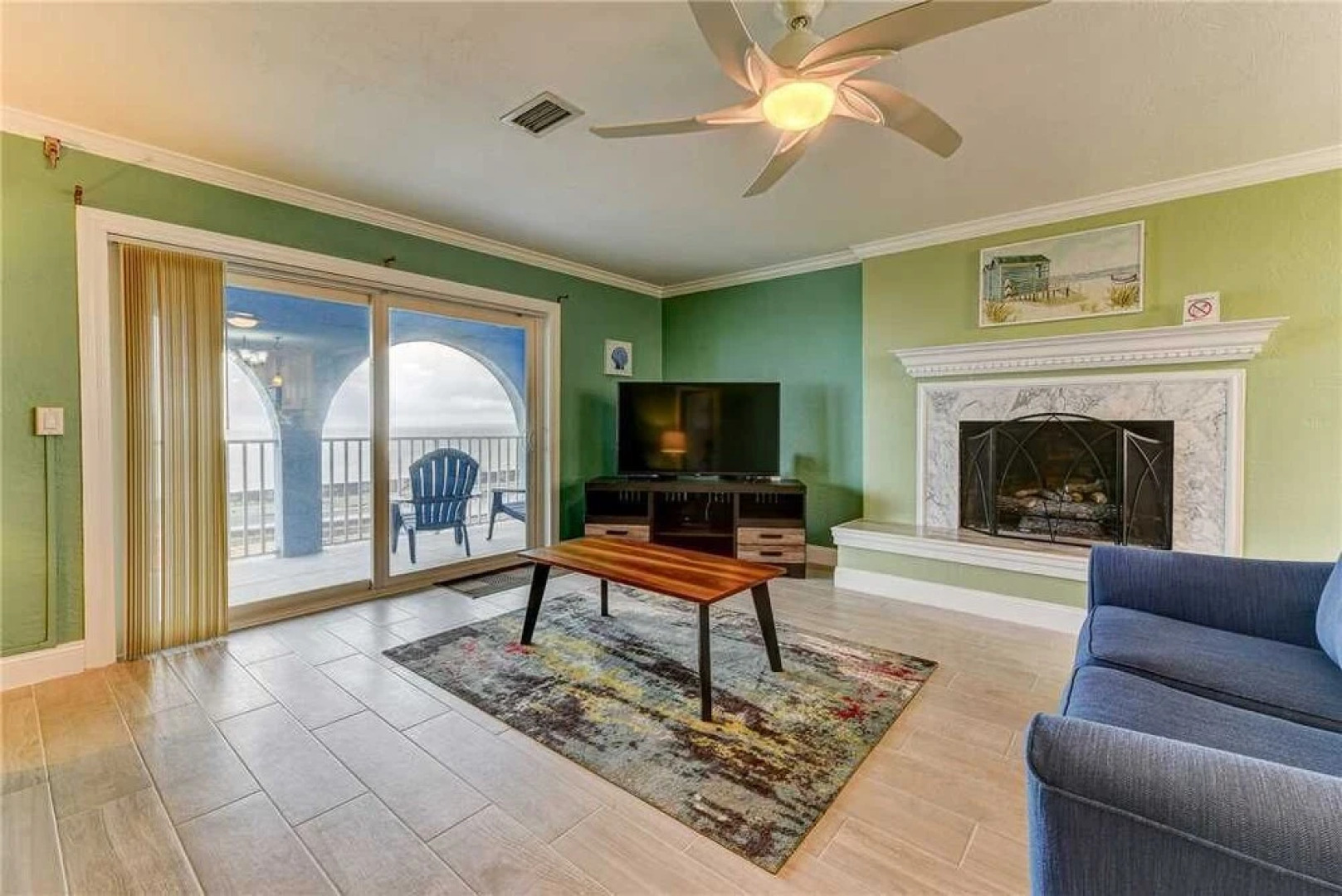 Island Retreat Upper B, Ocean Front, 2 Bedrooms, Sleeps 6