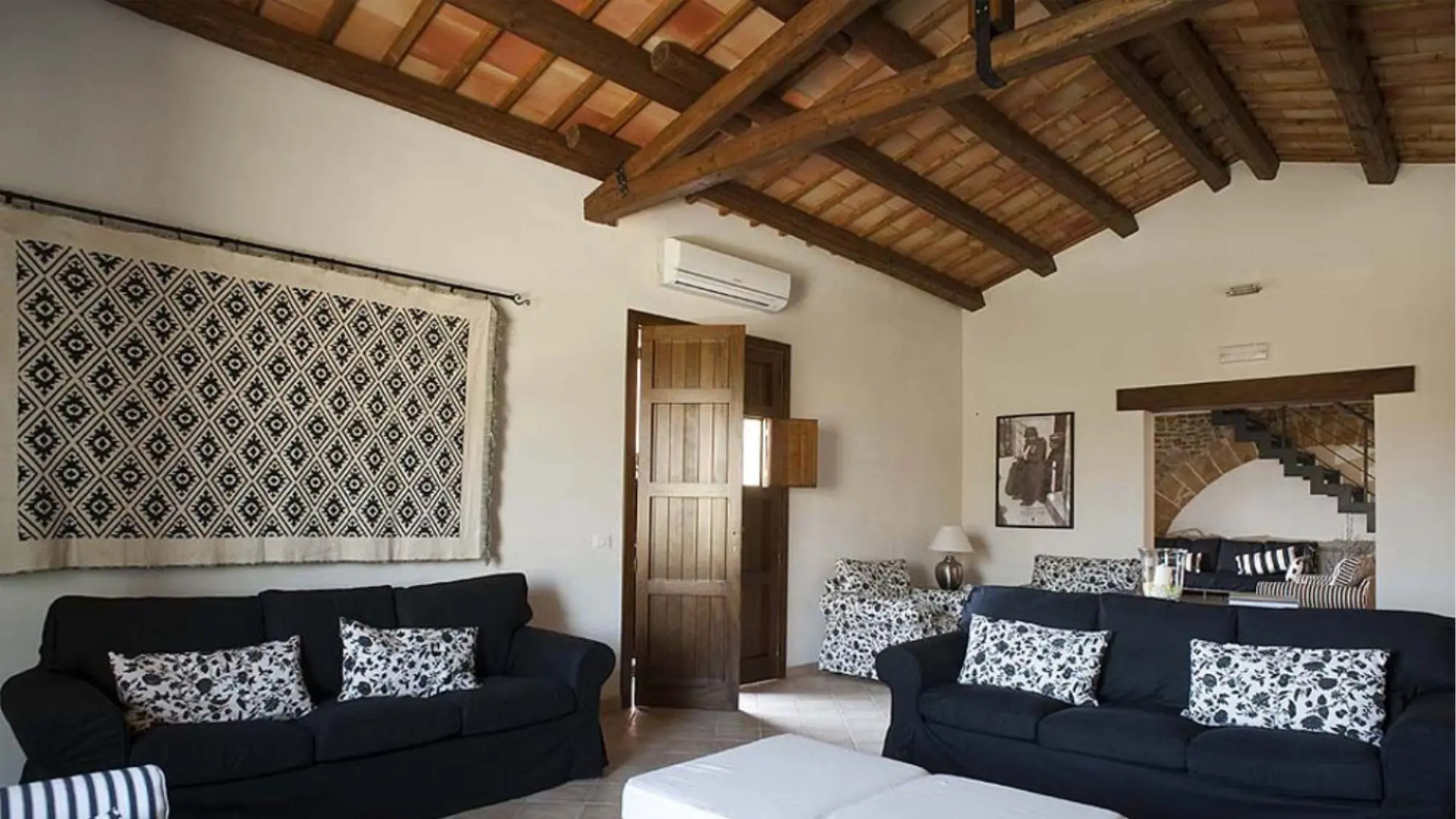Independent villa up to 16 guests-VILLA DELLO ZINGARO