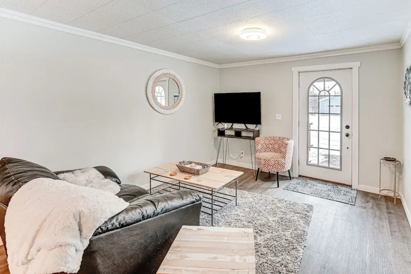 1 Mi to Main Street Polson: Updated Home w/ Deck!