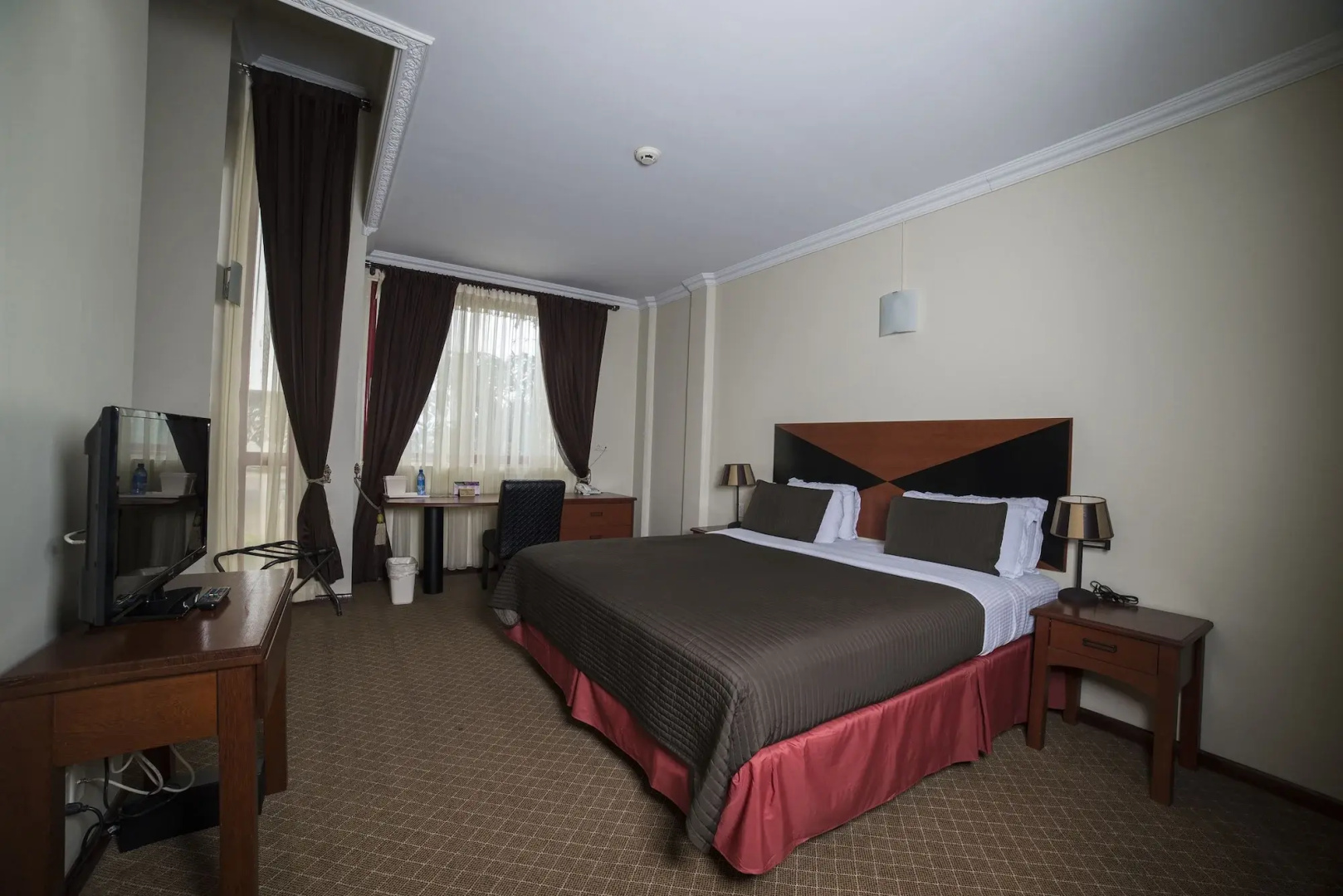 Hotel Elegance N.V.