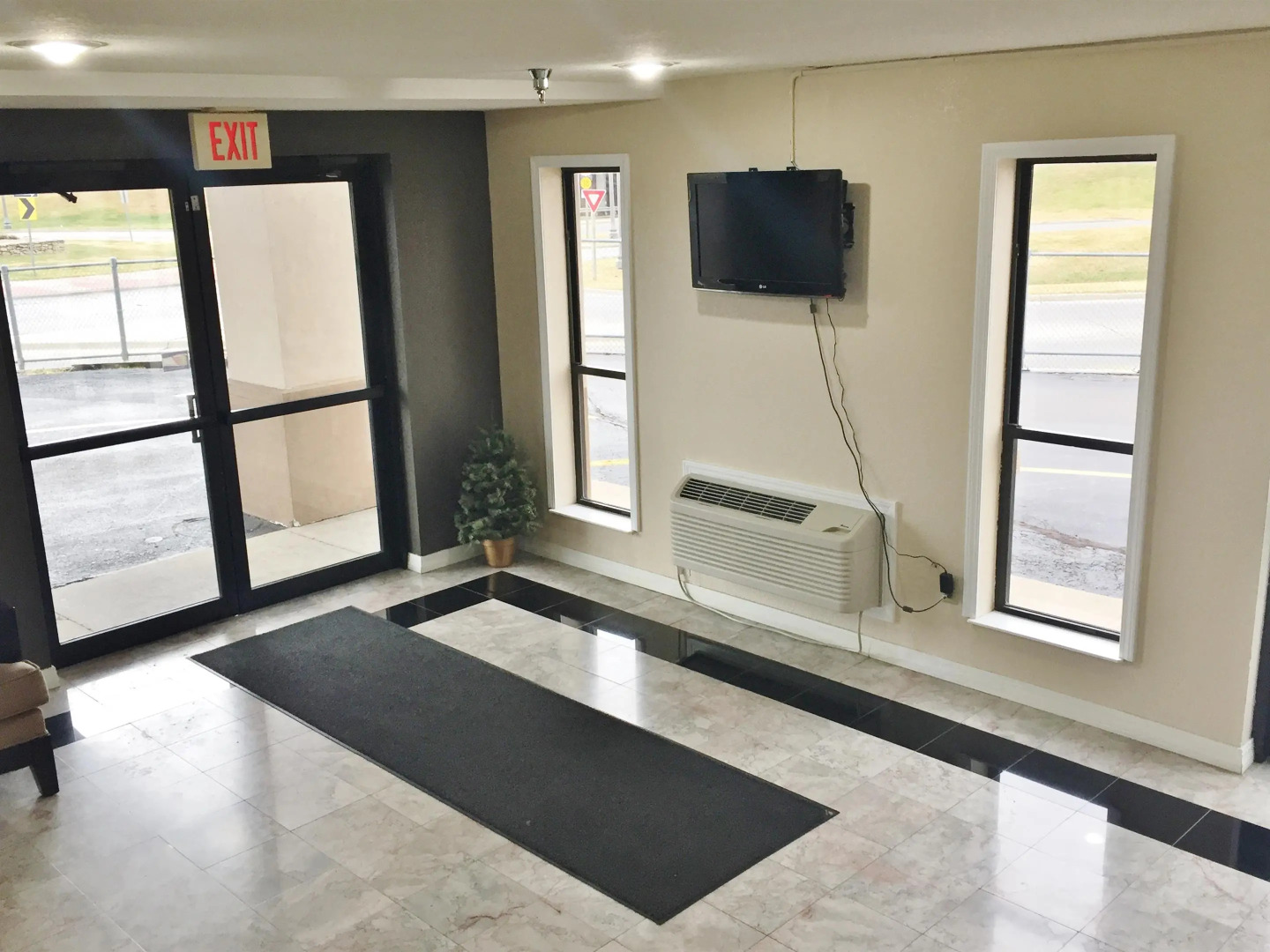 Express Inn & Suites Junction City