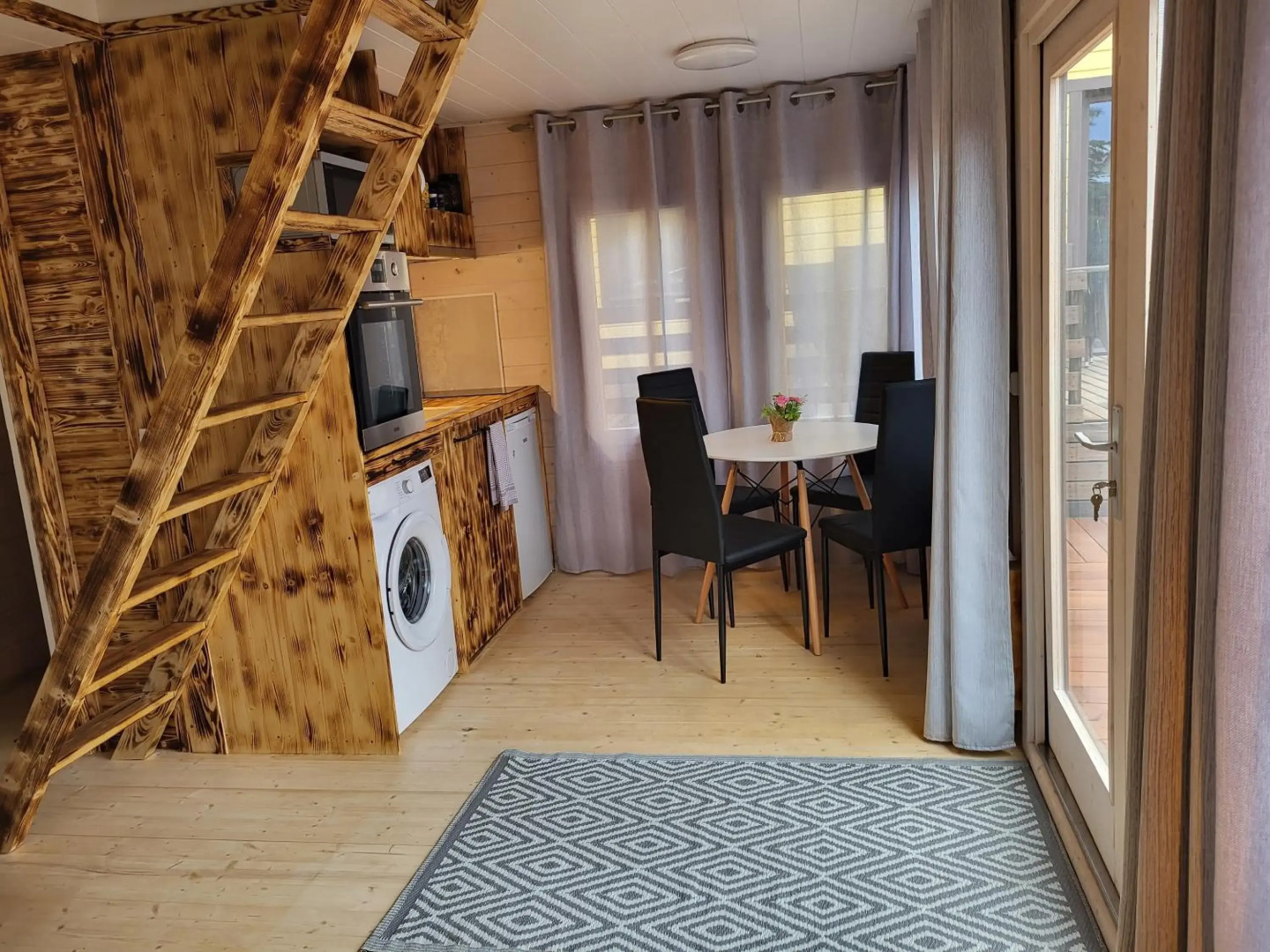 Tiny house near Viljandi lake