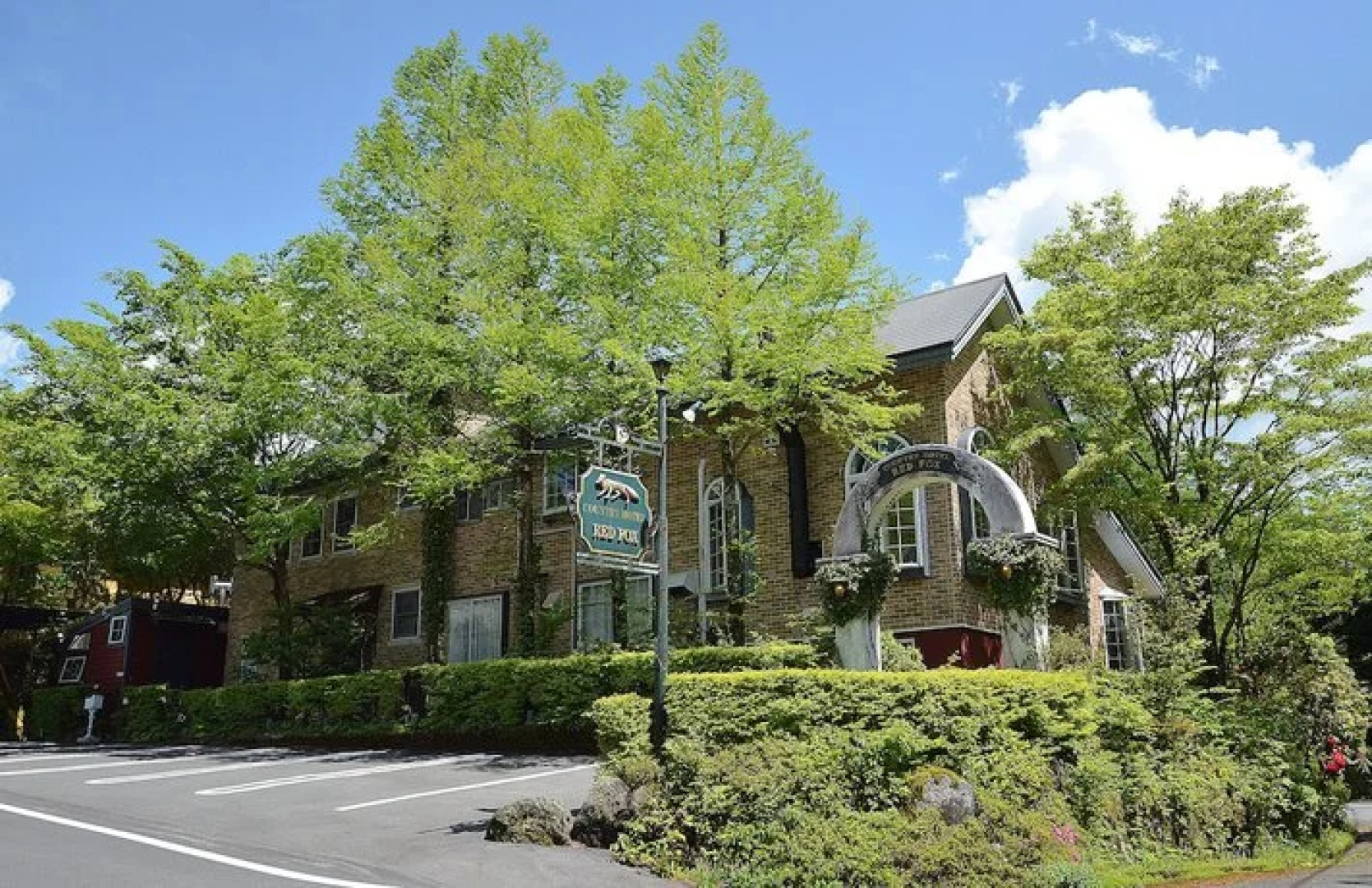 Country Hotel Red Fox