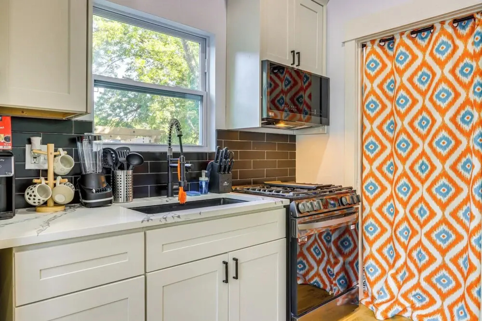 East Point Gem: 8 Mi to Dtwn Atlanta!