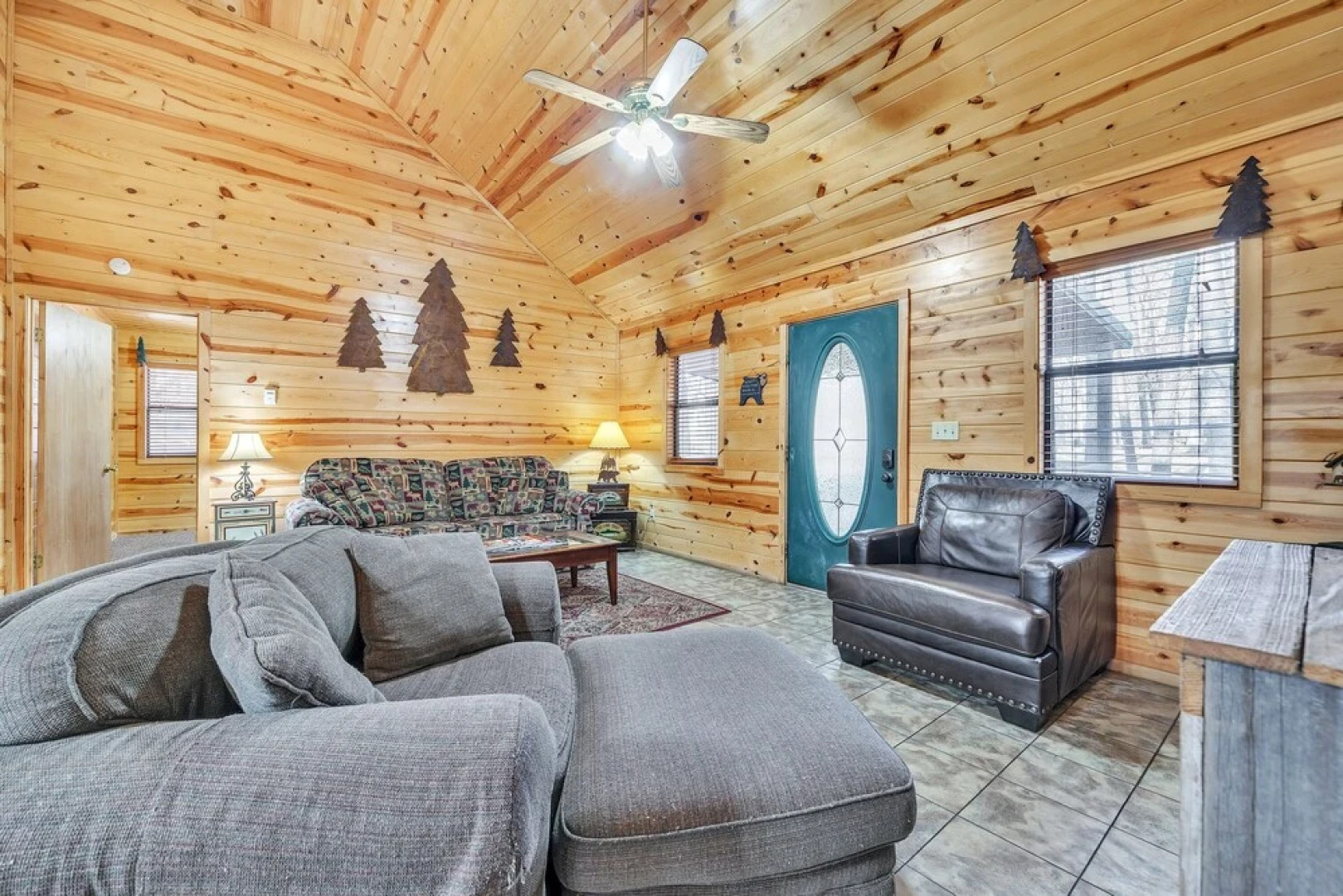 Bear Trail 2 Bedroom Cabin by Redawning