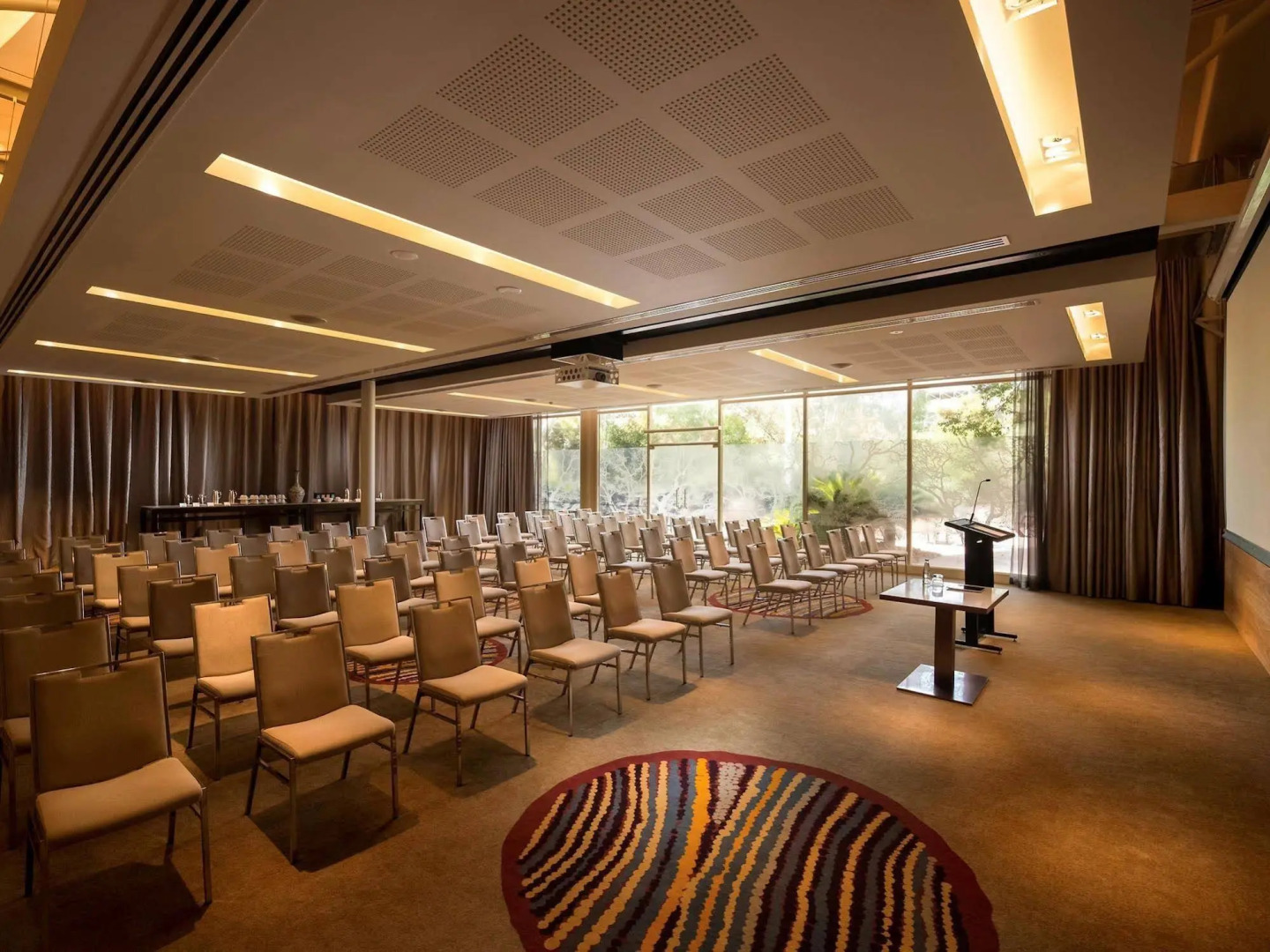 Outback Hotel & Lodge