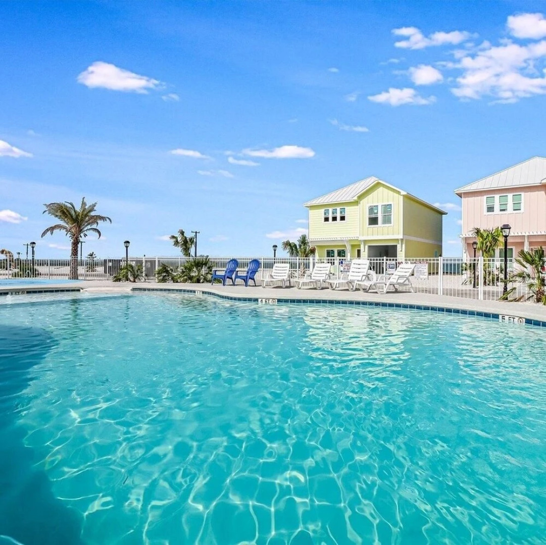 Under The Sea Sp107 4 Bedroom Home by RedAwning