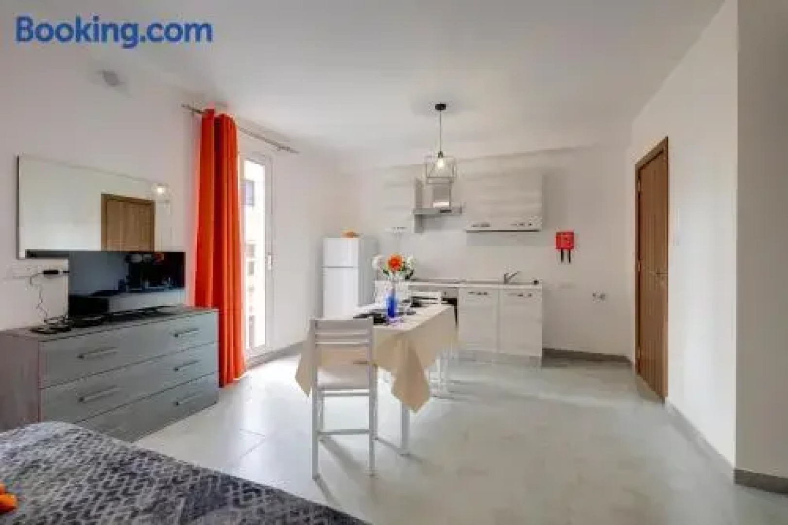 Modern Studio Central Location