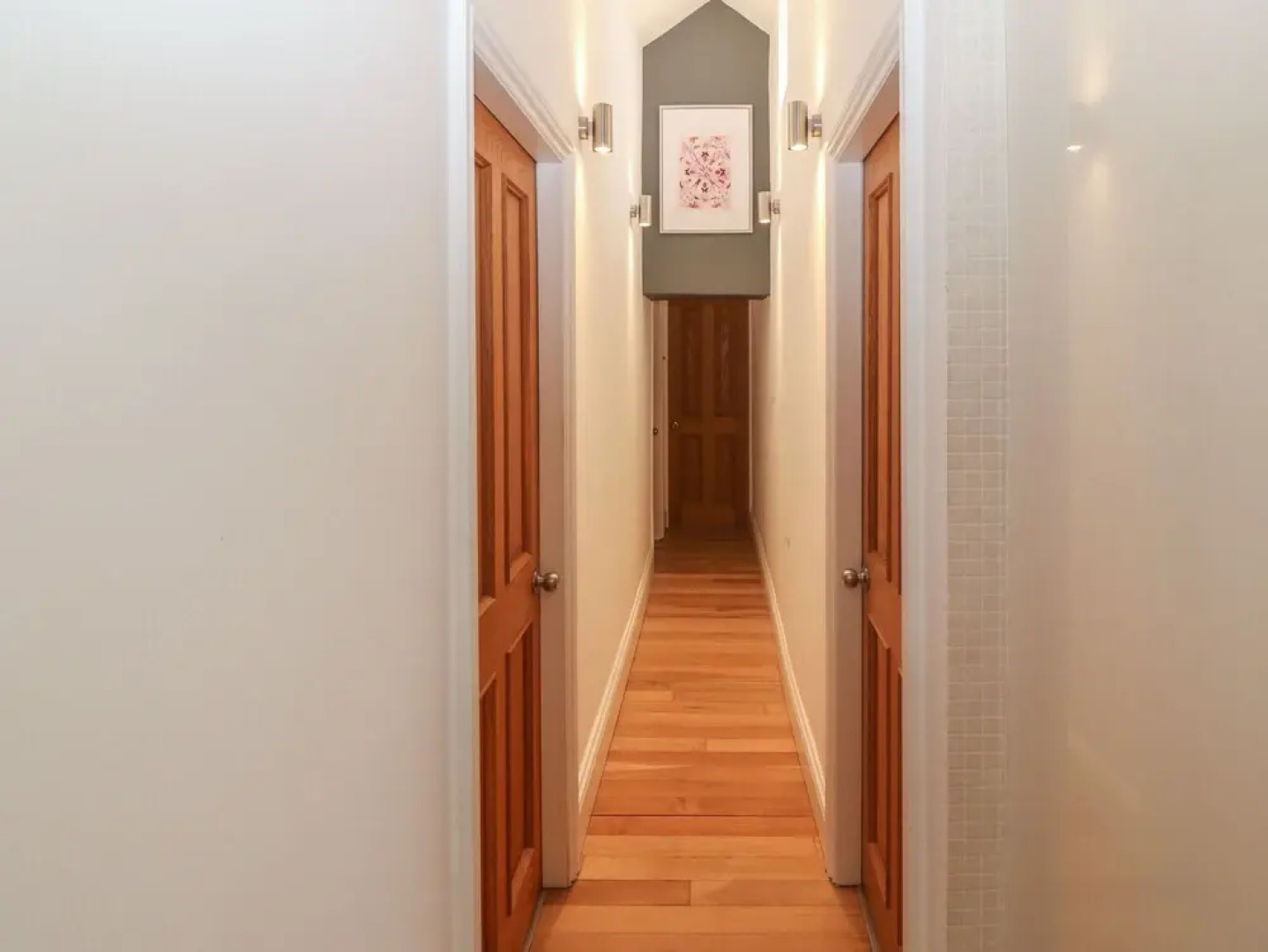 Apartment 2, Gorwel Glas