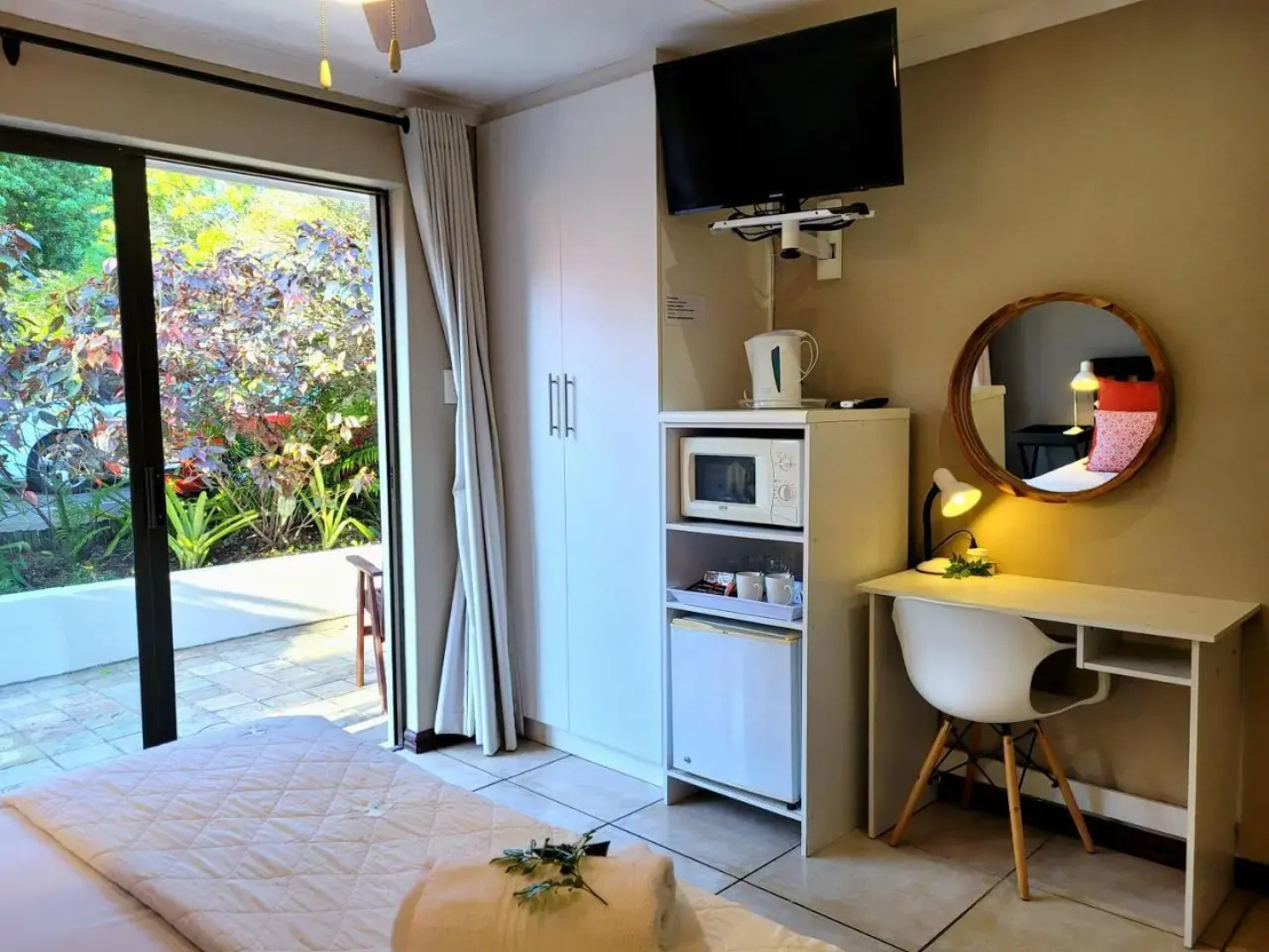 Tropical Seaside Suite 8