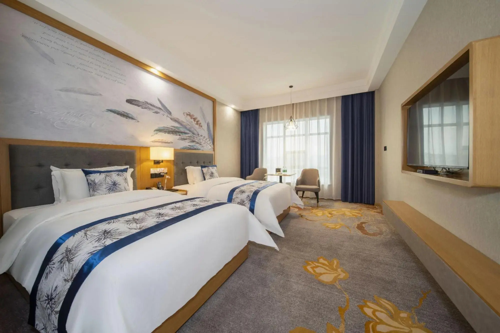 Jinfeng Hotel (Louxing Square Spring Garden Pedestrian Street Store)