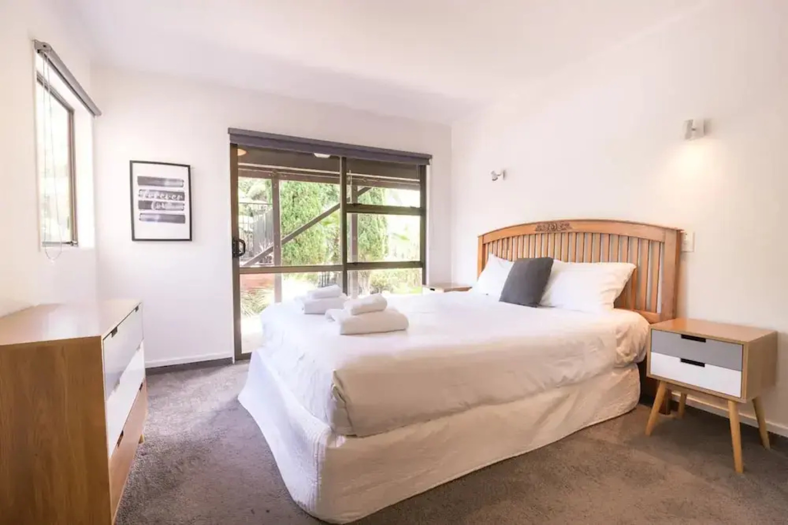 Modern 4 Bedroom Family Home With Pool