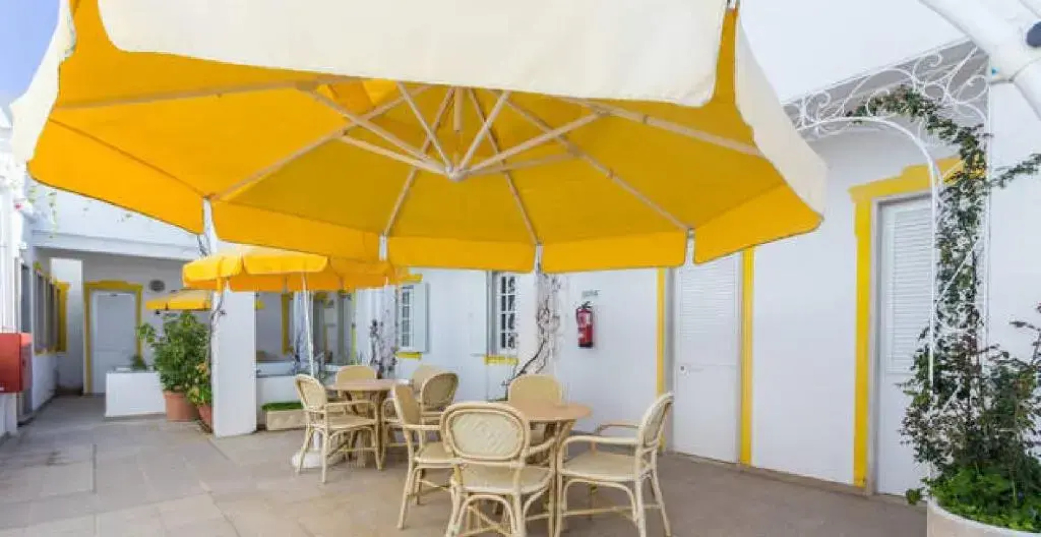 Residencial Miramar by Portugalferias