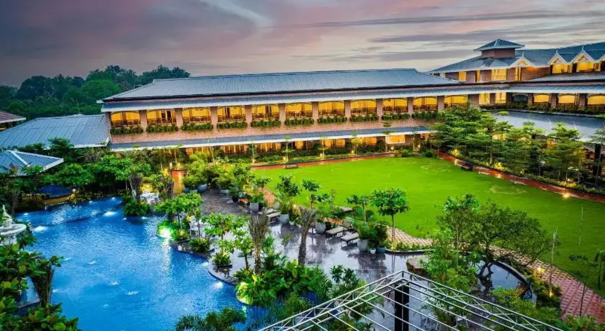 Mayfair Oasis Resort & Convention