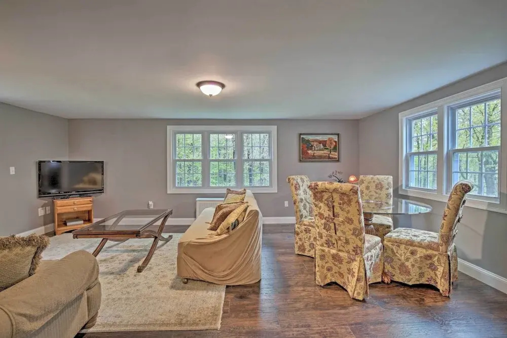 Beautiful Lenox Home, 3 Mi to Shakespeare & Co!