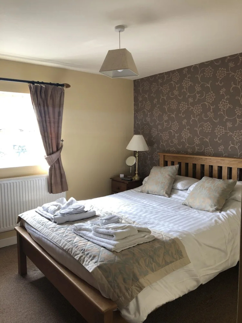 The Jug and Glass Inn