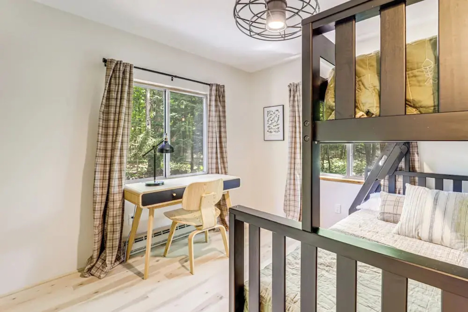 Roscommon Chalet w/ Hot Tub Near Higgins Lake!