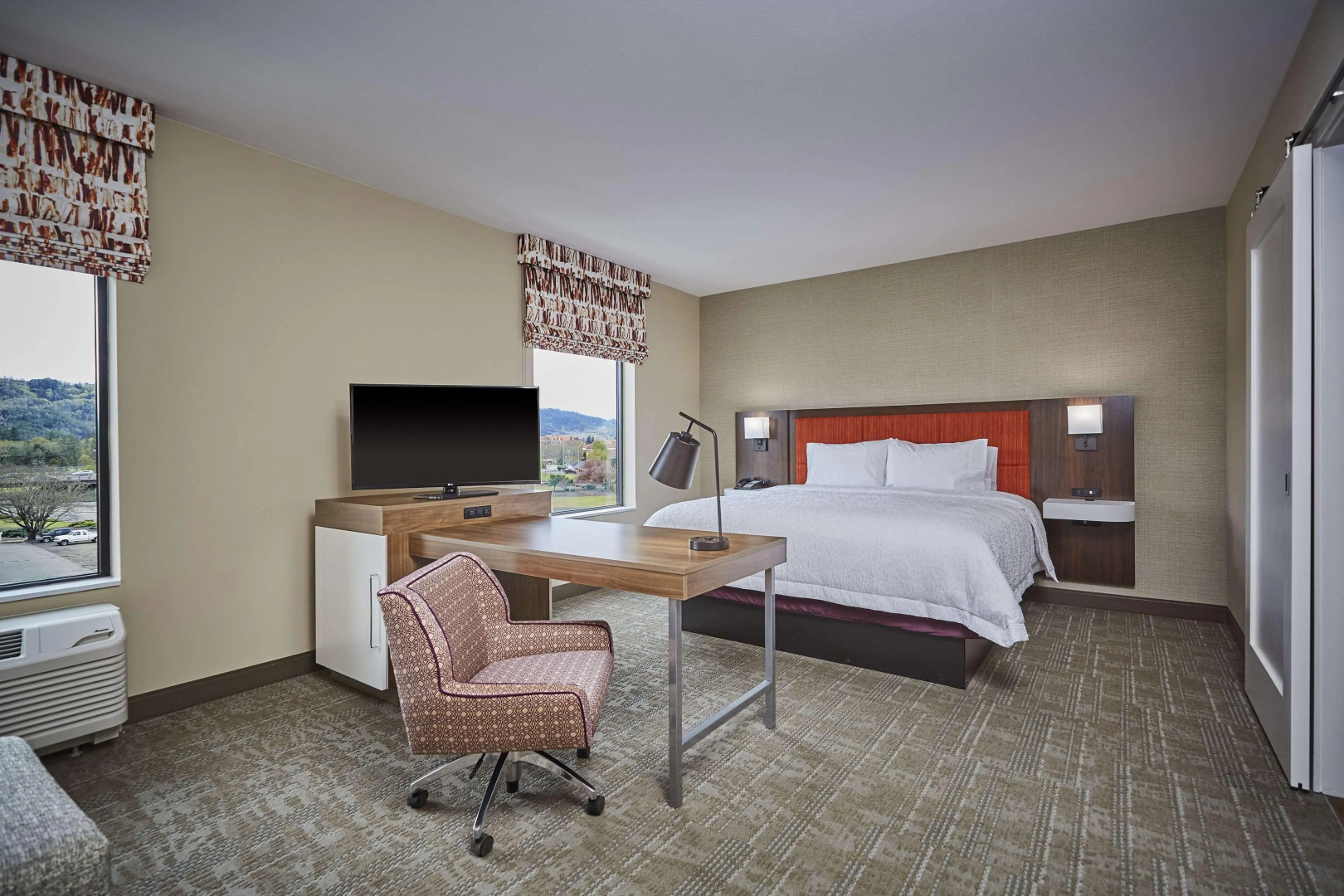 Hampton Inn & Suites Roseburg