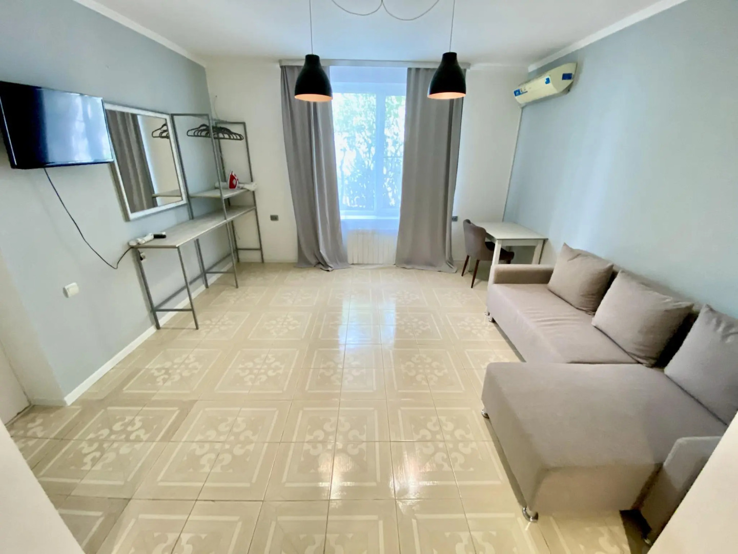 Апарт-отель F1 с бассейном