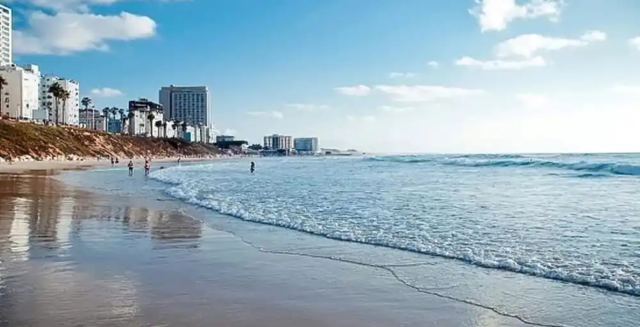 Luxury apt heart  Bat-Yam 3 m walk beach