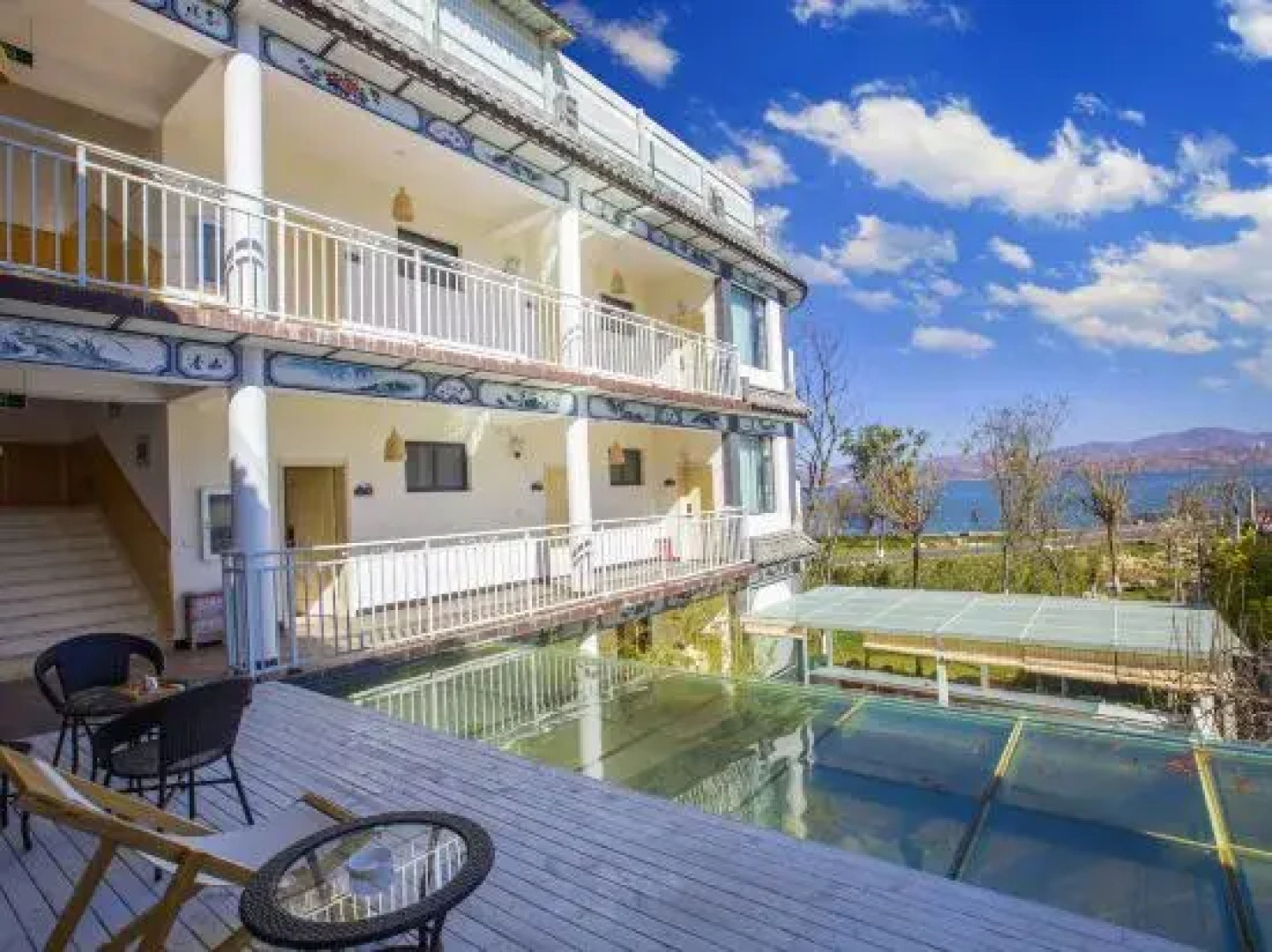 Donglibanhaiju Hotel