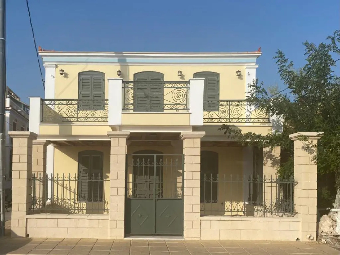 Naias Aegina, Sea-front apartment 95 sqm