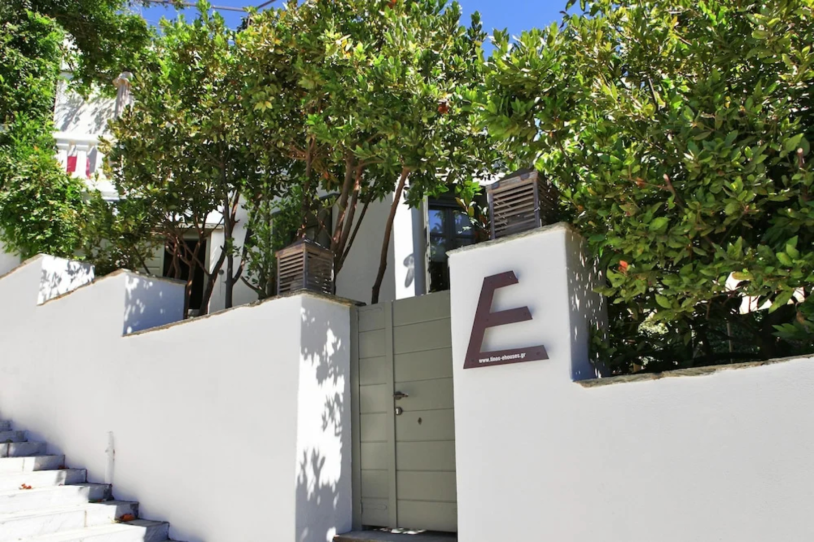 Tinos E Houses