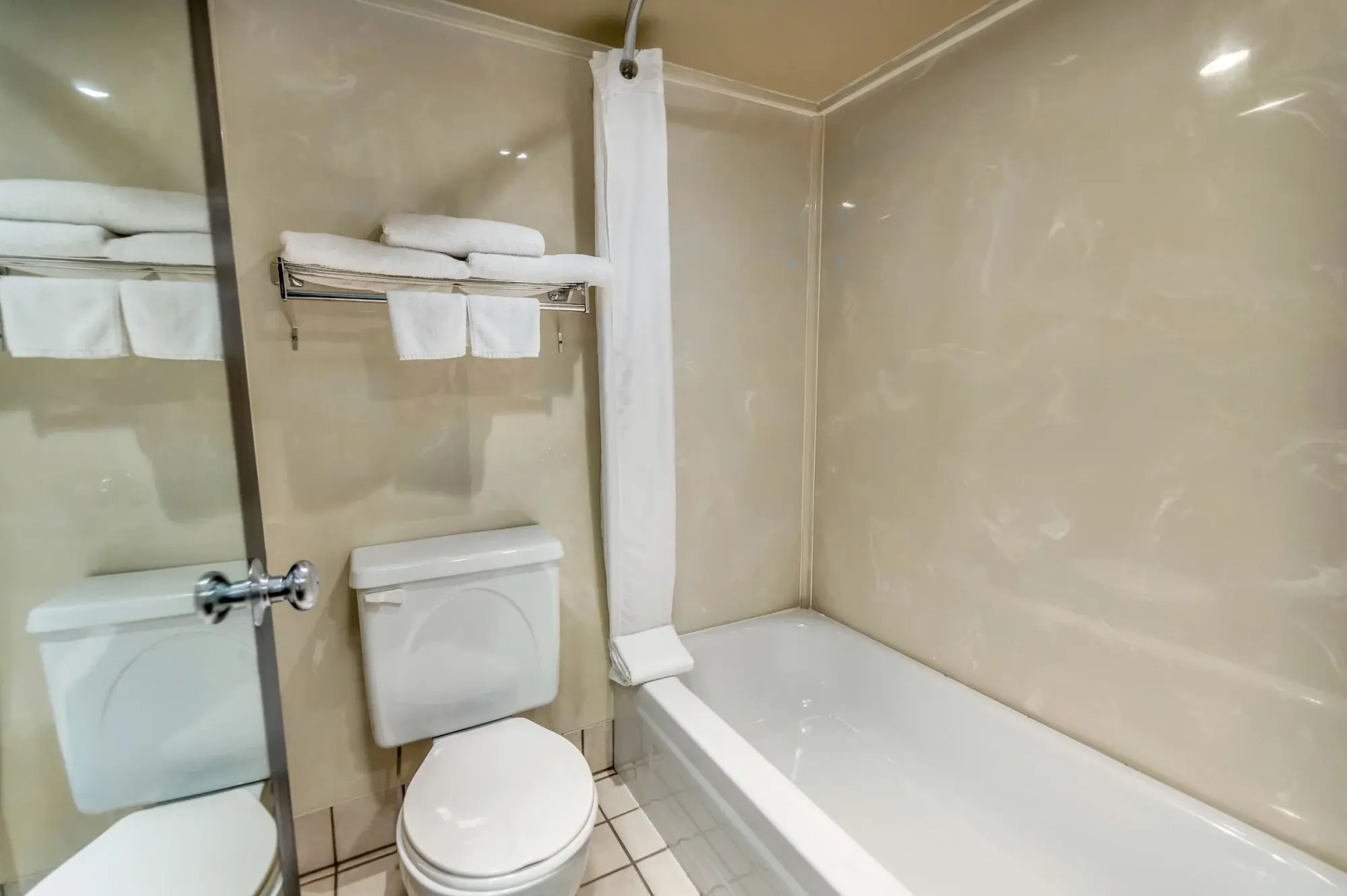 Seven Oaks Hotel Regina