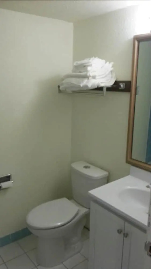 Riverwalk Inn & Suites