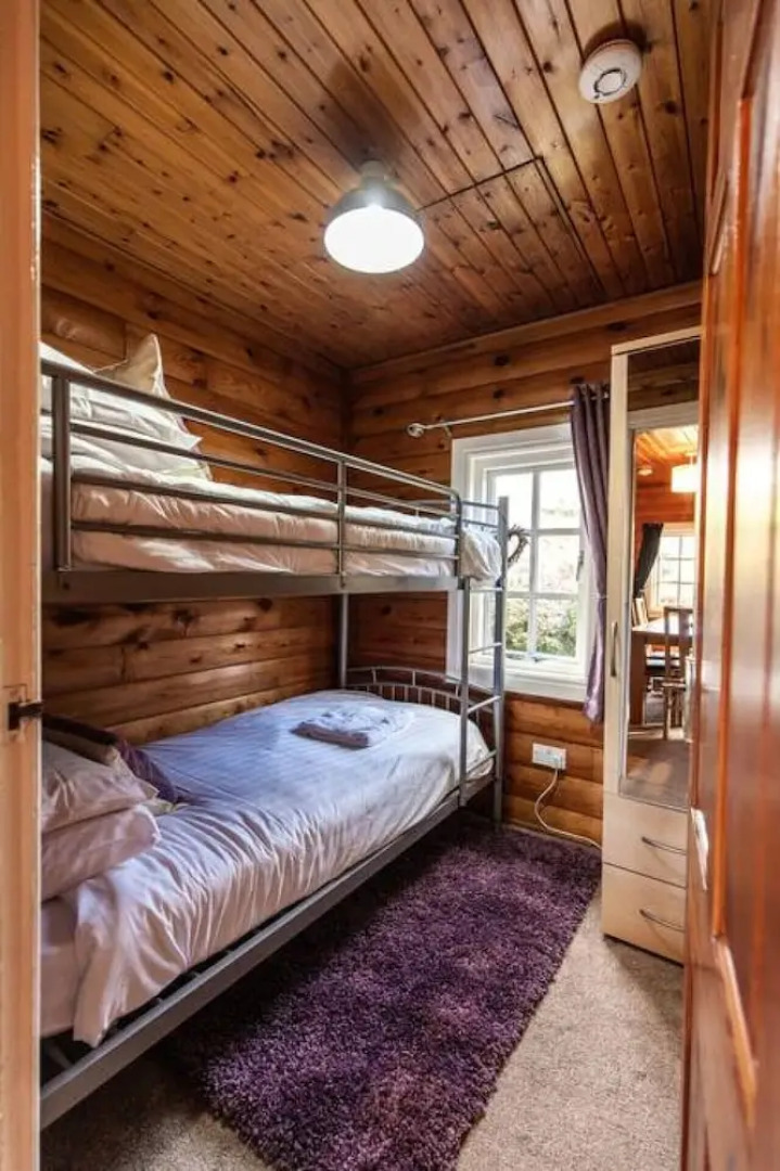 Brenin 3 Bedroom rural wood Lodge