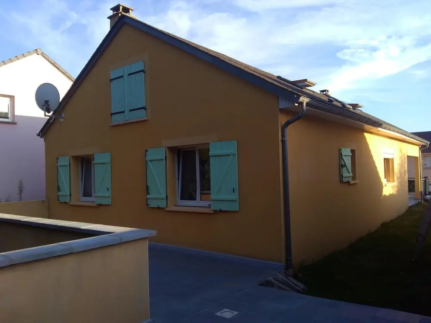 House With 2 Bedrooms in Salles-curan, With Wonderful Lake View, Enclosed Garden and Wifi