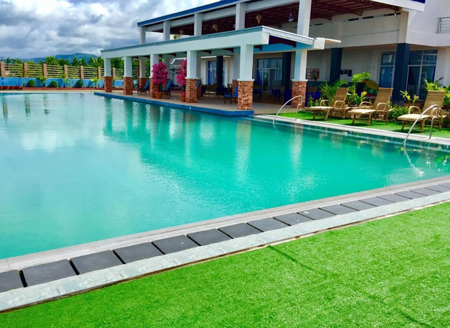 Regal Plaza Drive-Inn