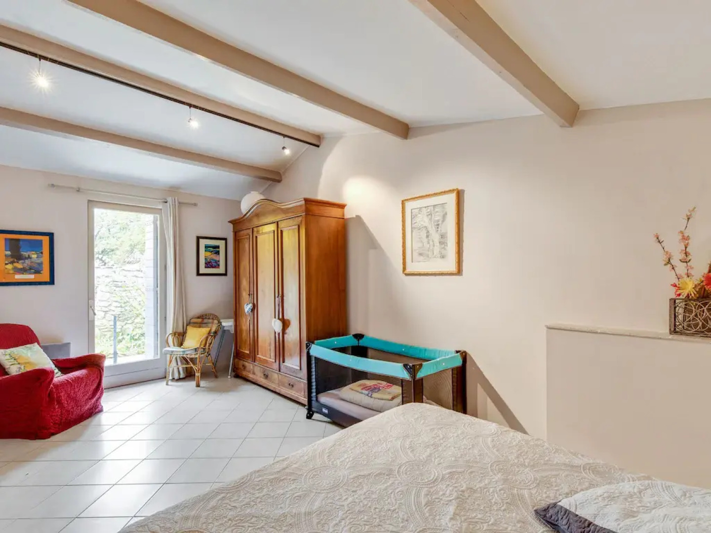 Large holiday home in Vaison-La-Romaine with garden