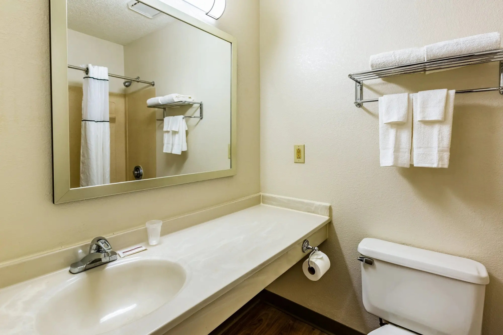 HomeTowne Studios by Red Roof Atlanta NE - Downtown Norcross