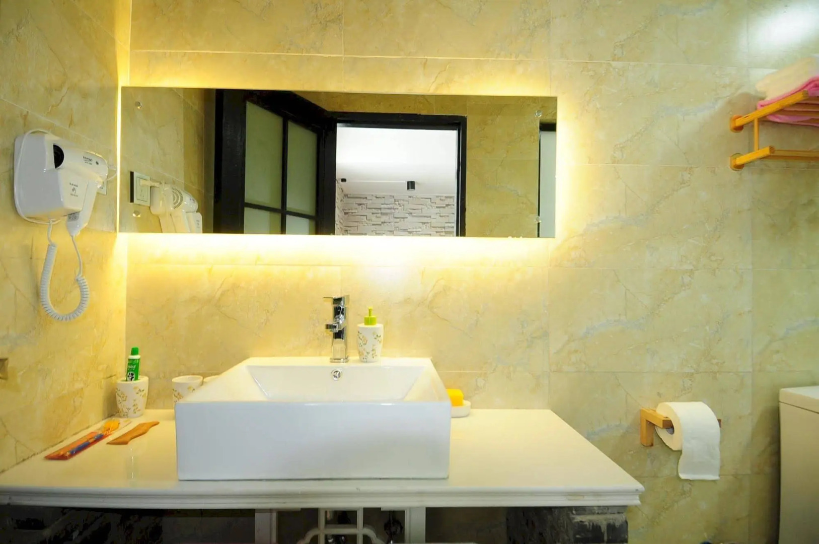 Warm Flowers Guesthouse